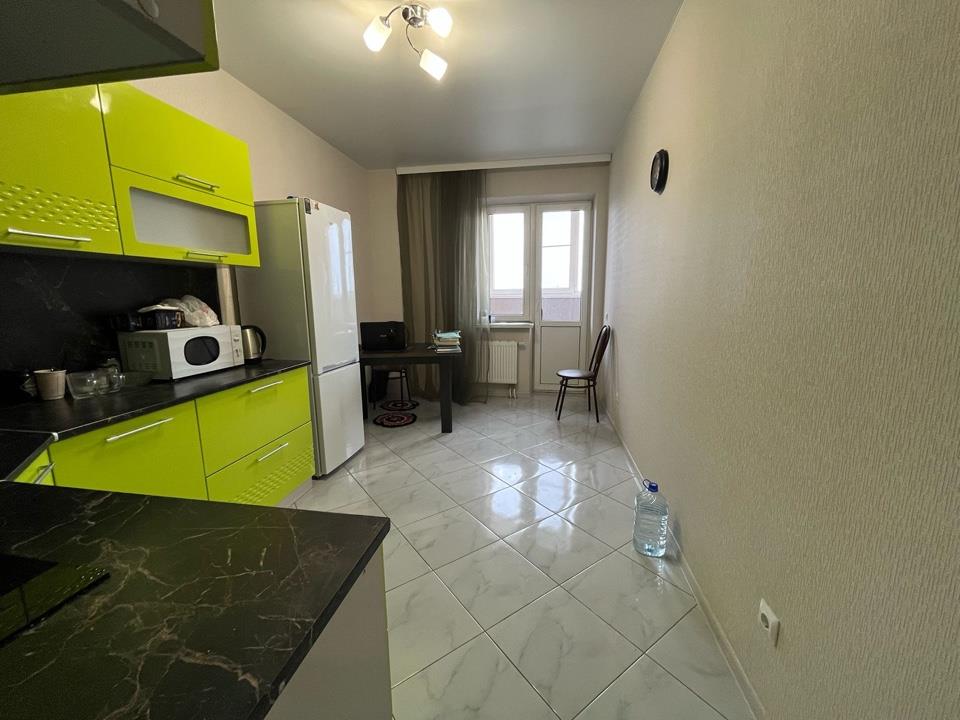 Фото №1: 1-комнатная квартира 43 м² - Краснодар, 9-й километр, Прикубанский внутригородской округ, мкр. жилой комплекс Валентина, ул. имени Дзержинского, 64/2