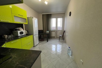 Фото №1: 1-комнатная квартира 43 м² - Краснодар, мкр. жилой комплекс Валентина, ул. имени Дзержинского, 64/2