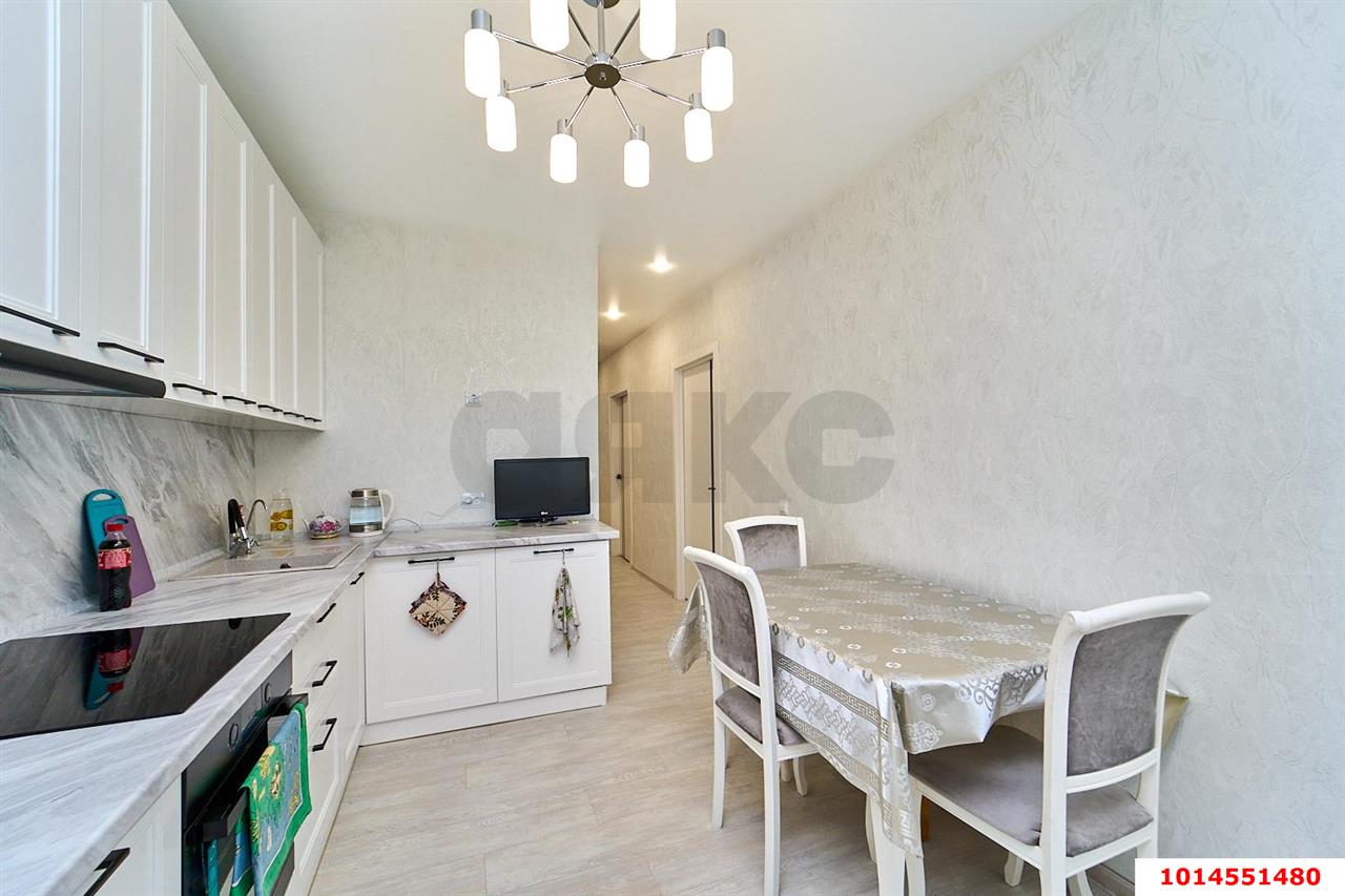 Фото №6: 2-комнатная квартира 64 м² - Краснодар, Прикубанский внутригородской округ, Завод Радиоизмерительных Приборов, жилой комплекс Времена Года 3, мкр. имени Петра Метальникова, ул. Цезаря Куникова, 24к1