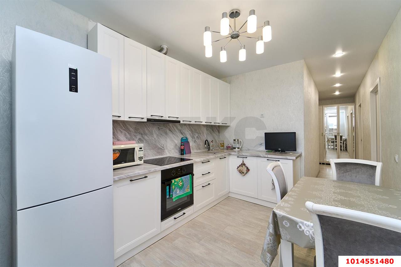 Фото №4: 2-комнатная квартира 64 м² - Краснодар, Прикубанский внутригородской округ, Завод Радиоизмерительных Приборов, жилой комплекс Времена Года 3, мкр. имени Петра Метальникова, ул. Цезаря Куникова, 24к1