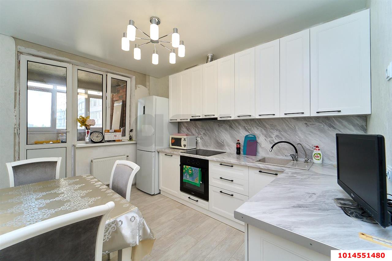 Фото №1: 2-комнатная квартира 64 м² - Краснодар, Прикубанский внутригородской округ, Завод Радиоизмерительных Приборов, жилой комплекс Времена Года 3, мкр. имени Петра Метальникова, ул. Цезаря Куникова, 24к1