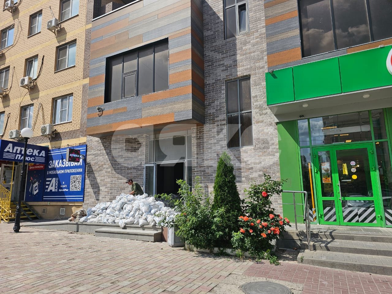 Фото №4: Коммерция 418 м² - Ростов-на-Дону, жилой комплекс Европейский, ул. Тружеников, 80