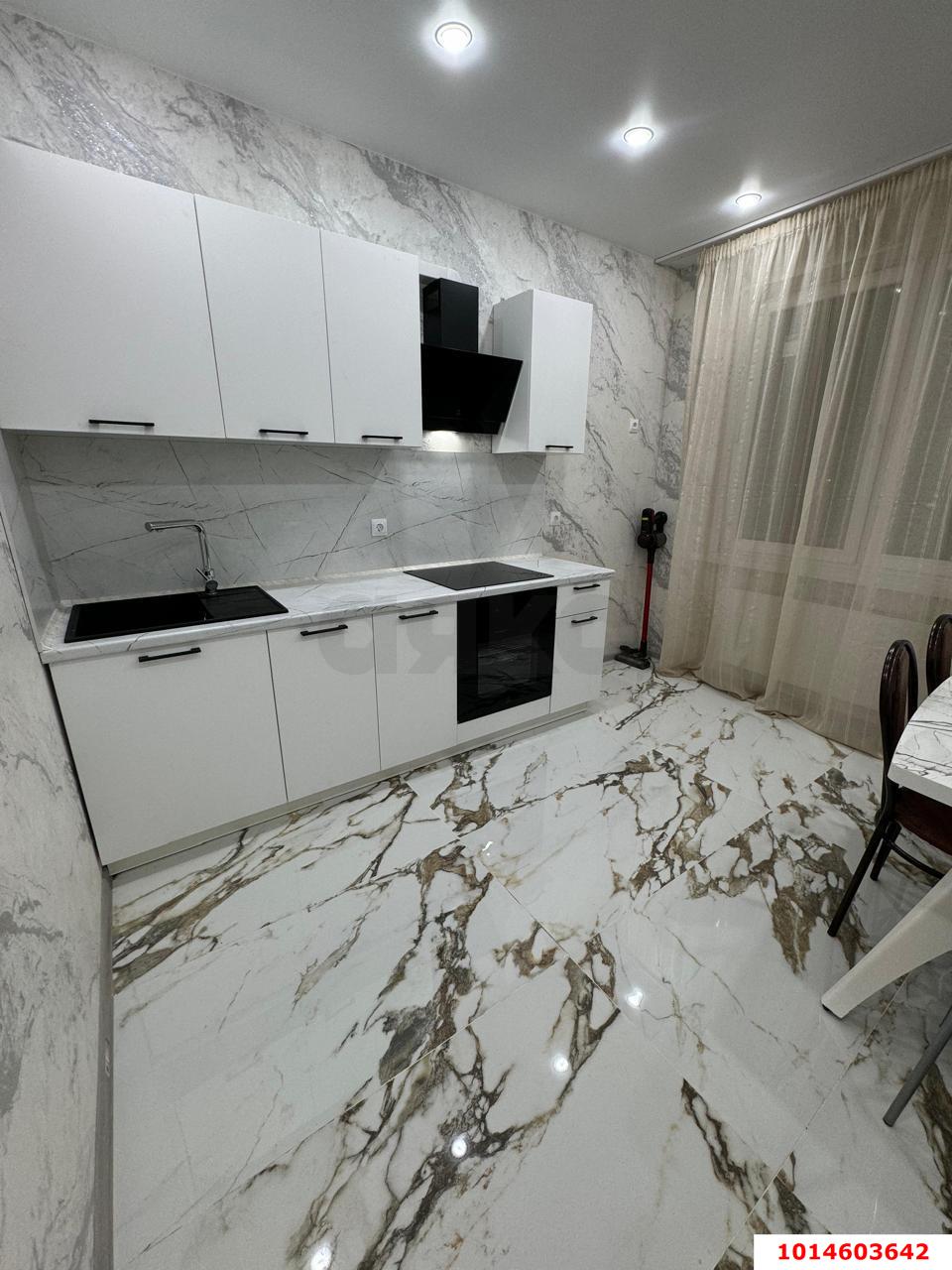 Фото №1: 1-комнатная квартира 37 м² - Краснодар, жилой комплекс Краски, ул. Краеведа Соловьёва, 6к5