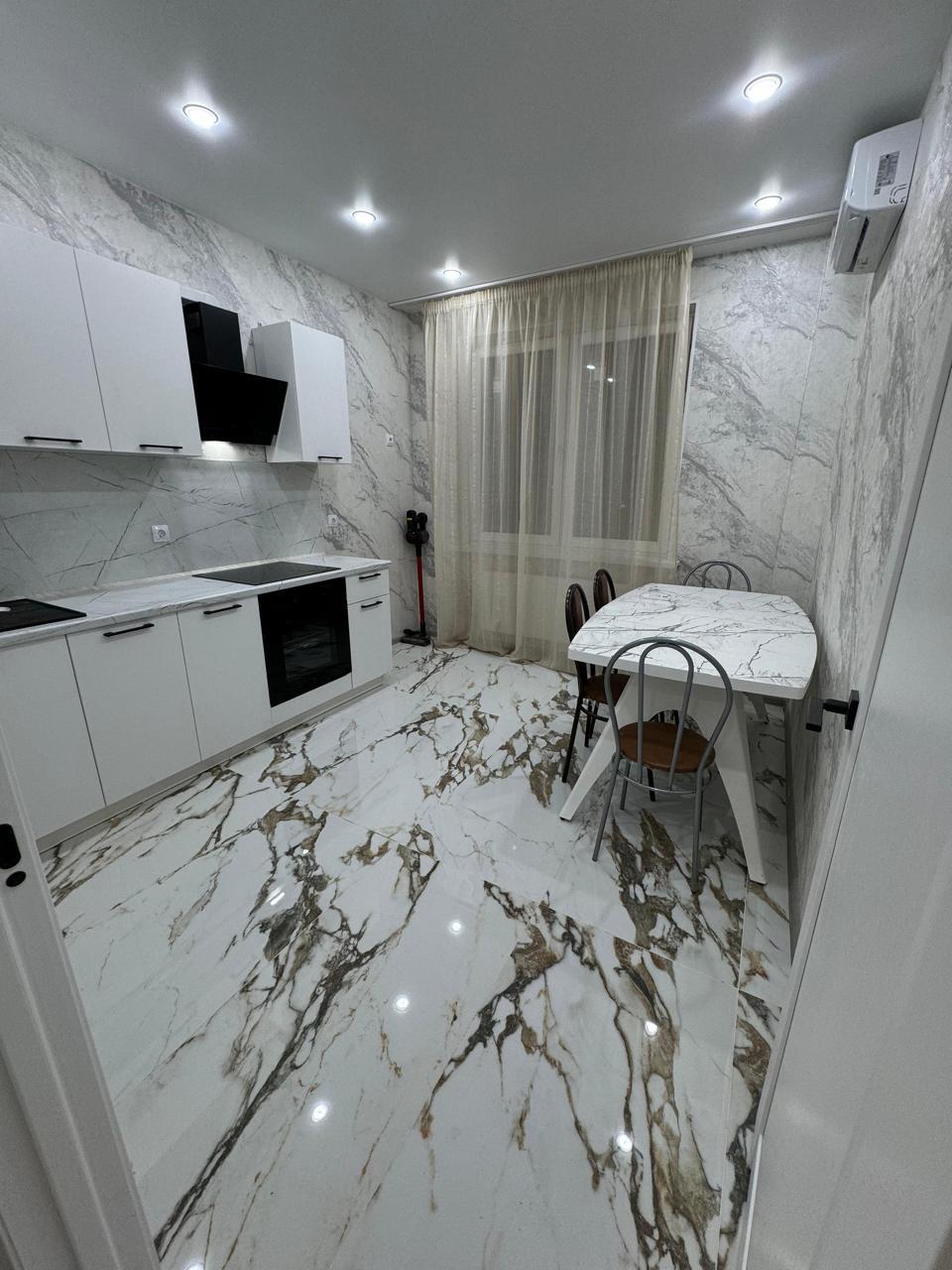 Фото №2: 1-комнатная квартира 37 м² - Краснодар, Прикубанский внутригородской округ, мкр. жилой комплекс Краски, ул. Краеведа Соловьёва, 6к5