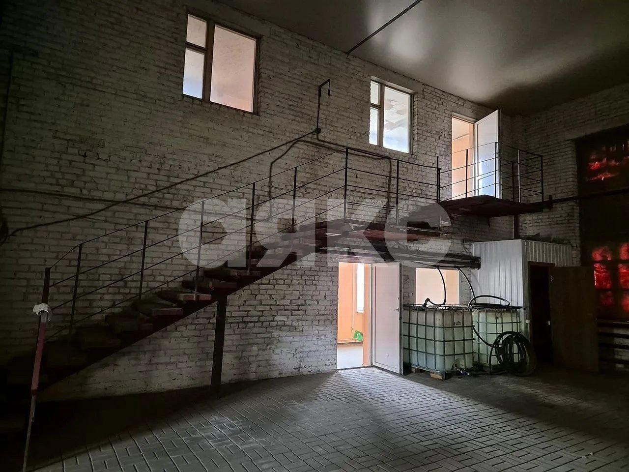 Фото №2: Коммерция 800 м² - Ростов-на-Дону, Заречная, ул. 2-я Луговая, 32