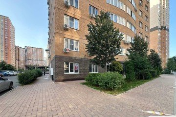 Фото №1: 2-комнатная квартира 64 м² - Краснодар, мкр. Губернский, ул. имени Героя Георгия Бочарникова, 8/1