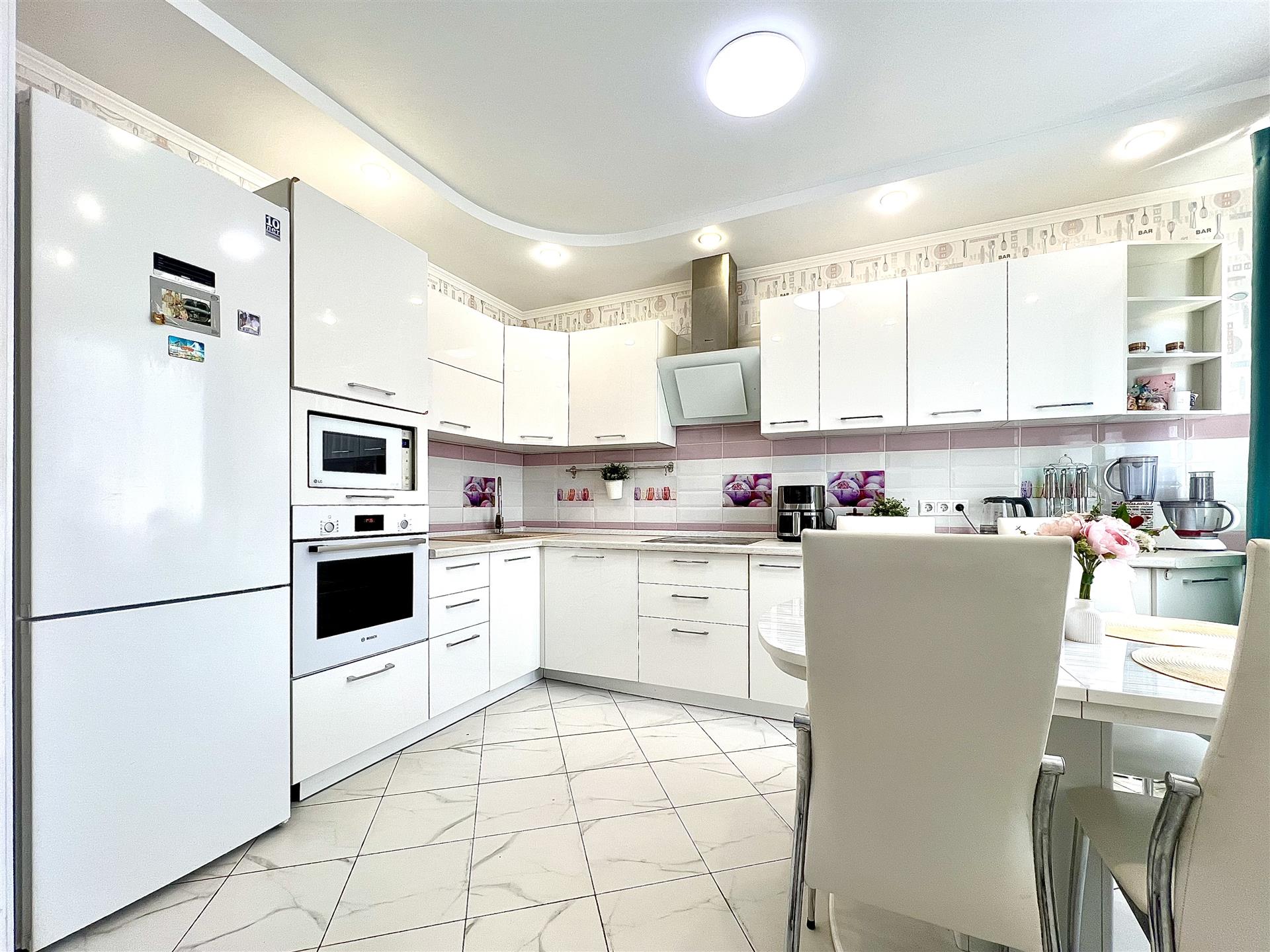 Фото №2: 2-комнатная квартира 65 м² - Краснодар, Прикубанский внутригородской округ, Завод Радиоизмерительных Приборов, имени Петра Метальникова, мкр. жилой комплекс Инсити, ул. Евгении Жигуленко, 11/2