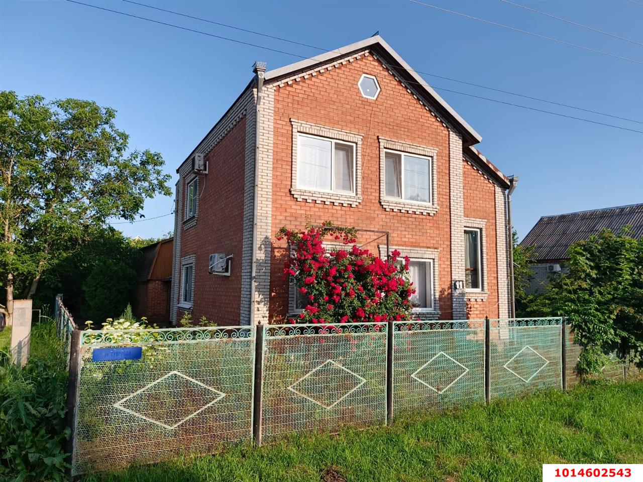 Фото №1: Дом 187 м² + 10 сот. - Динская, ул. Суворова, 11