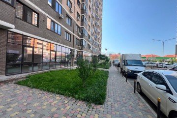 Фото №2: Торговое помещение 41 м² - Краснодар, мкр. жилой комплекс Дружный, б-р Адмиралтейский, 3к1