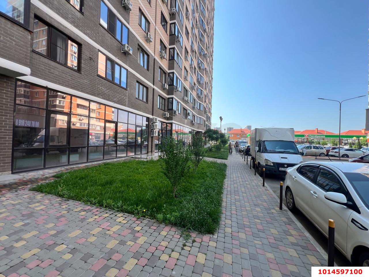 Фото №2: Торговое помещение 41 м² - Краснодар, жилой комплекс Дружный, б-р Адмиралтейский, 3к1