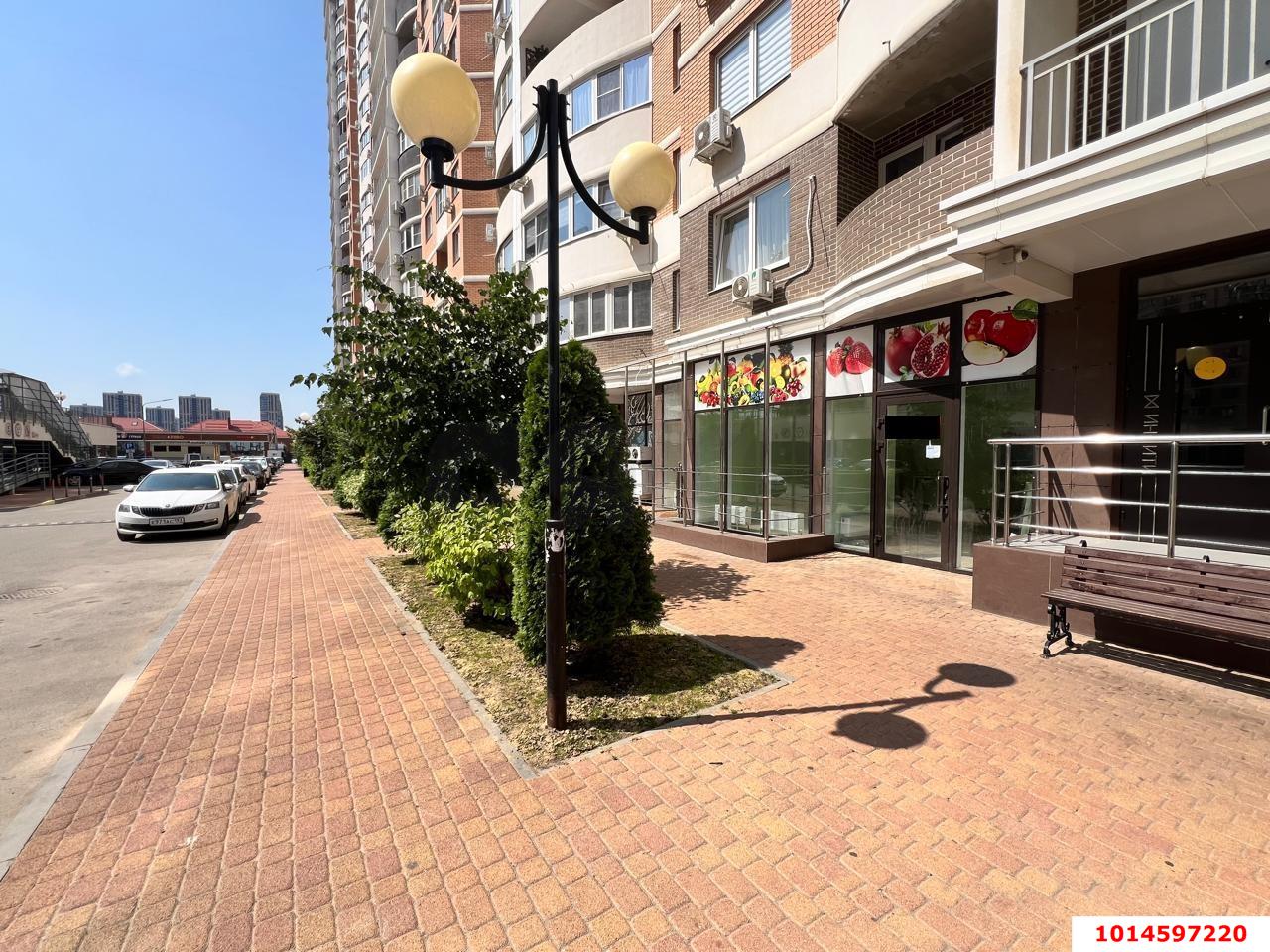 Фото №3: Торговое помещение 67 м² - Краснодар, жилой комплекс Альпы, ул. Командорская, 6