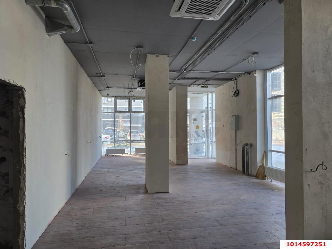 Фото №3: Торговое помещение 81 м² - Краснодар, жилой комплекс Дружный-2, б-р Адмиралтейский, 3