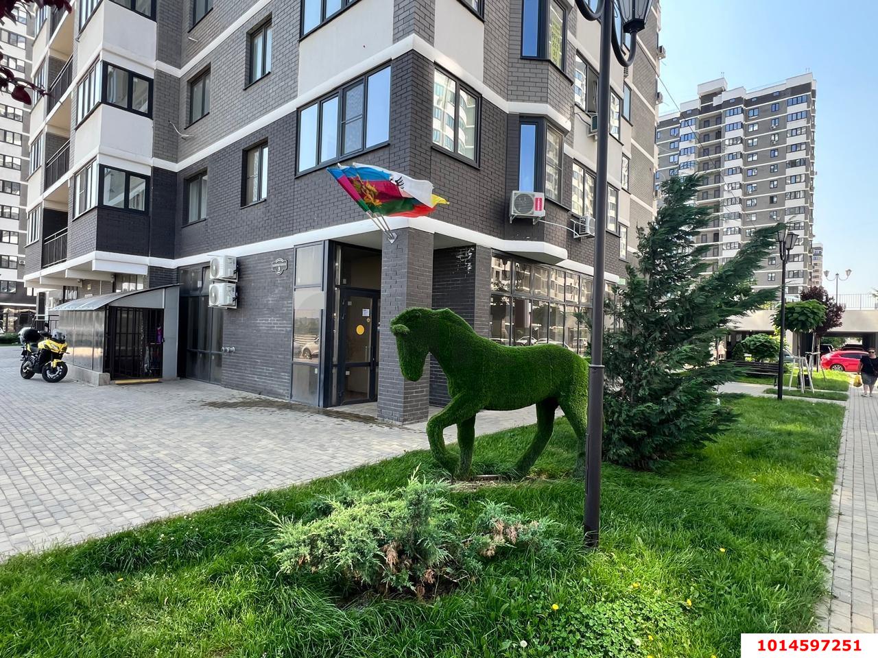 Фото №2: Торговое помещение 81 м² - Краснодар, жилой комплекс Дружный-2, б-р Адмиралтейский, 3