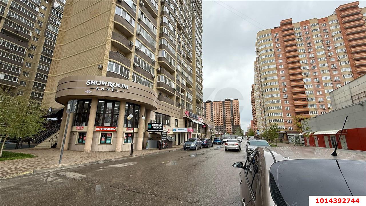 Фото №1: Торговое помещение 90 м² - Краснодар, жилой комплекс Бауинвест, ул. имени 40-летия Победы, 186к1