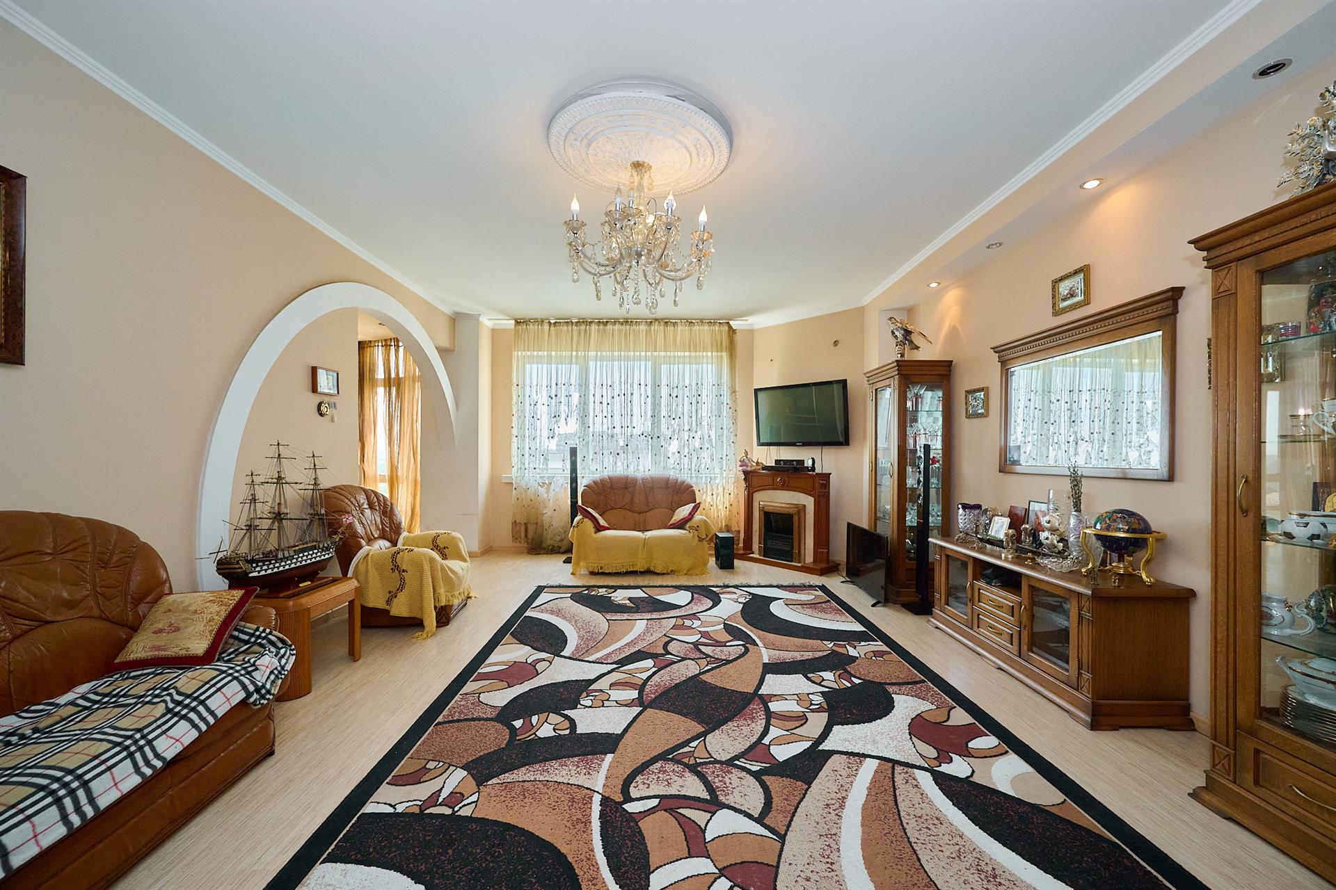 Фото №1: 3-комнатная квартира 170 м² - Краснодар, Западный внутригородской округ, Горгаз, Центральный внутригородской округ, мкр. Центральный, ул. Красина, 9/1