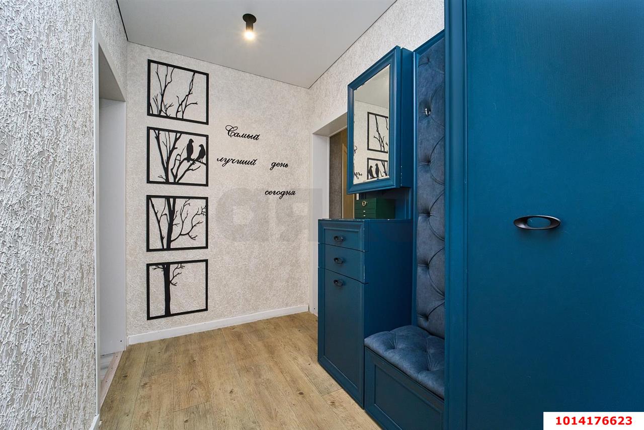 Фото №2: 1-комнатная квартира 46 м² - Краснодар, Школьный, жилой комплекс Версаль, Круглик, мкр. Прикубанский внутригородской округ, ул. Черниговская, 1