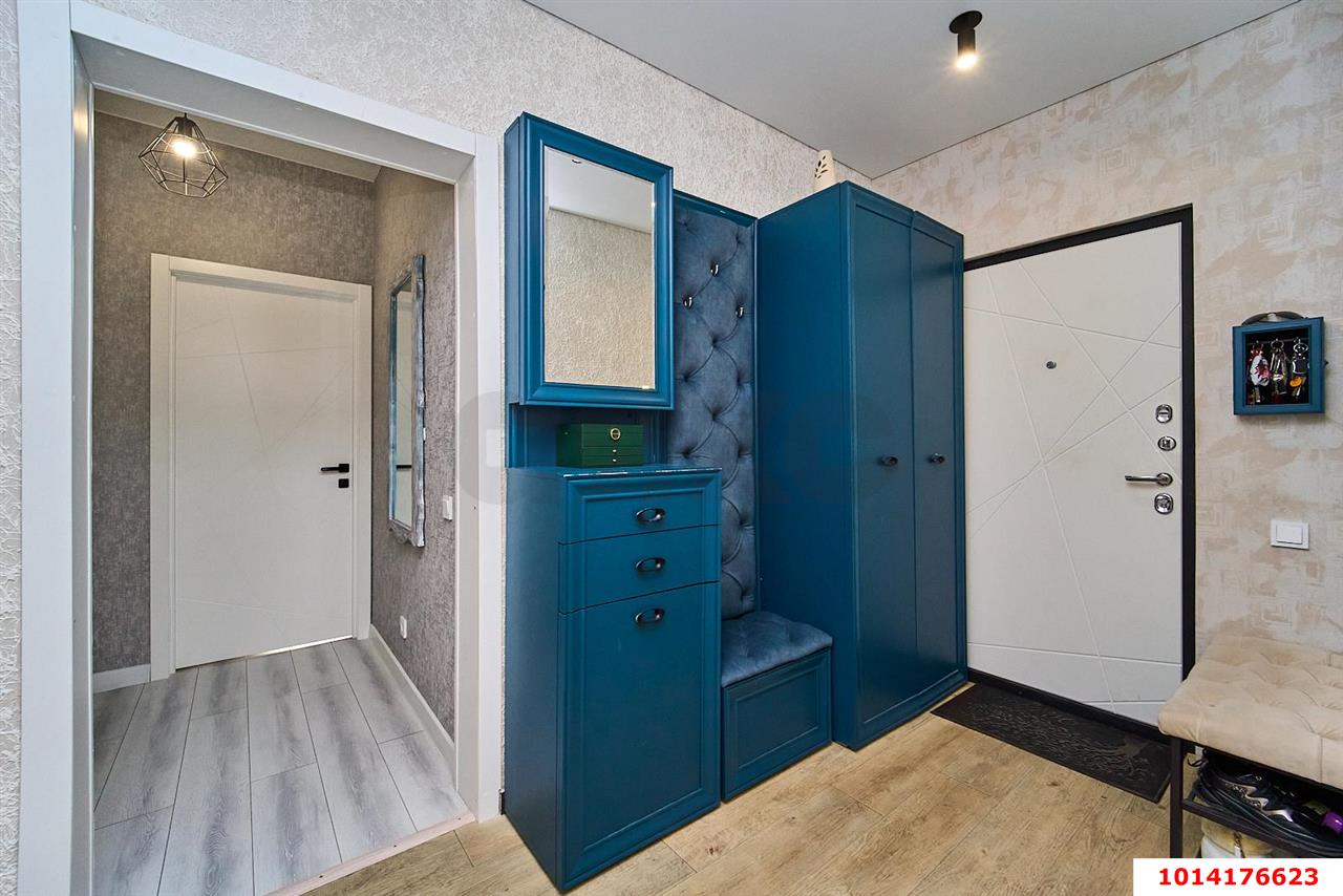 Фото №1: 1-комнатная квартира 46 м² - Краснодар, Школьный, жилой комплекс Версаль, Круглик, мкр. Прикубанский внутригородской округ, ул. Черниговская, 1