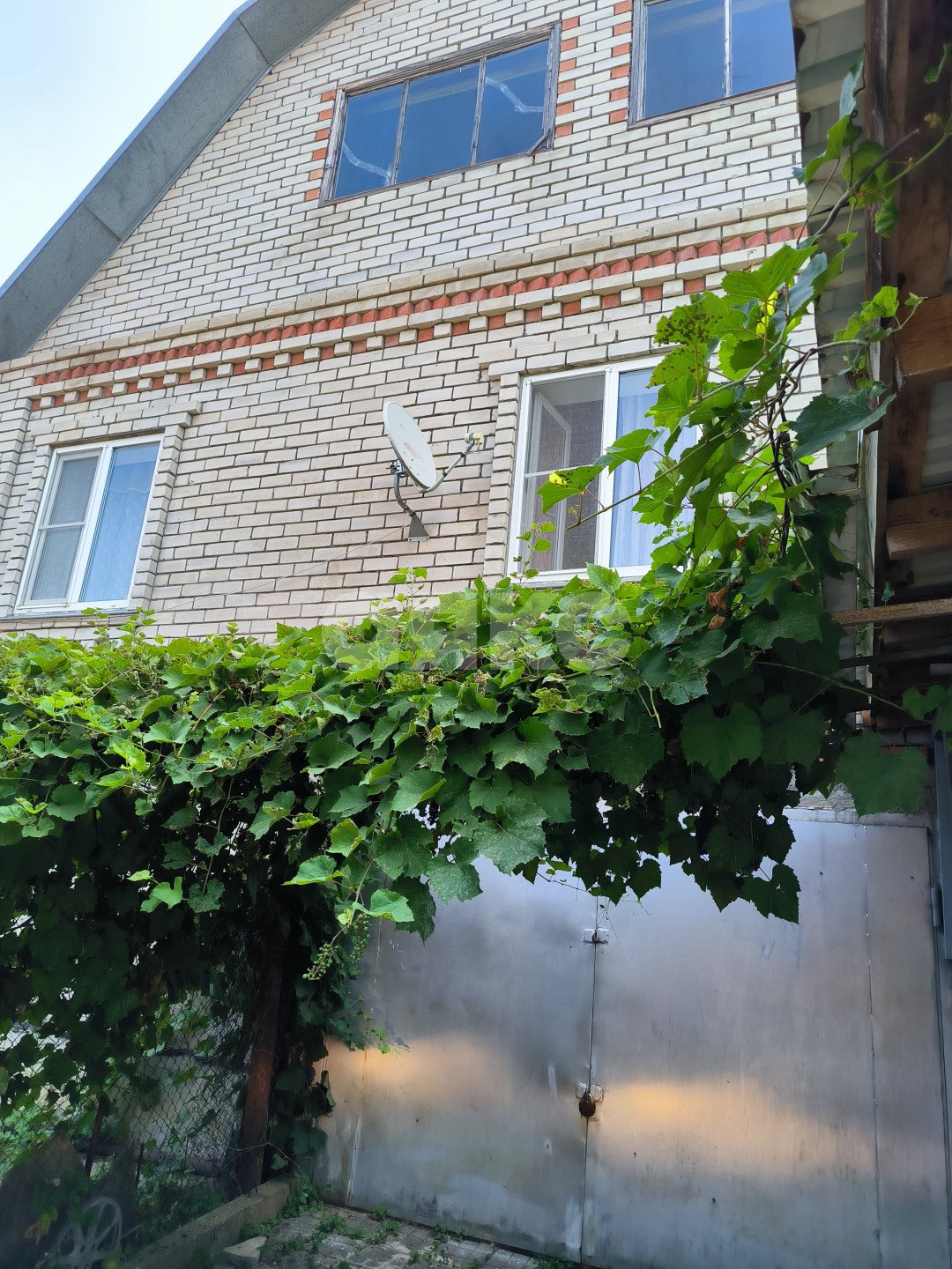 Фото №2: Дом 240 м² + 6 сот. - Горячий Ключ, Городская Больница, ул. Четвёртая