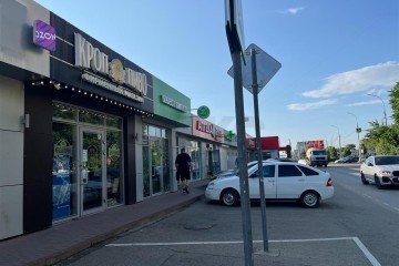 Фото №2: Торговое помещение 24 м² - Краснодар, мкр. Камвольно-суконный Комбинат, ул. Симферопольская, 40/1