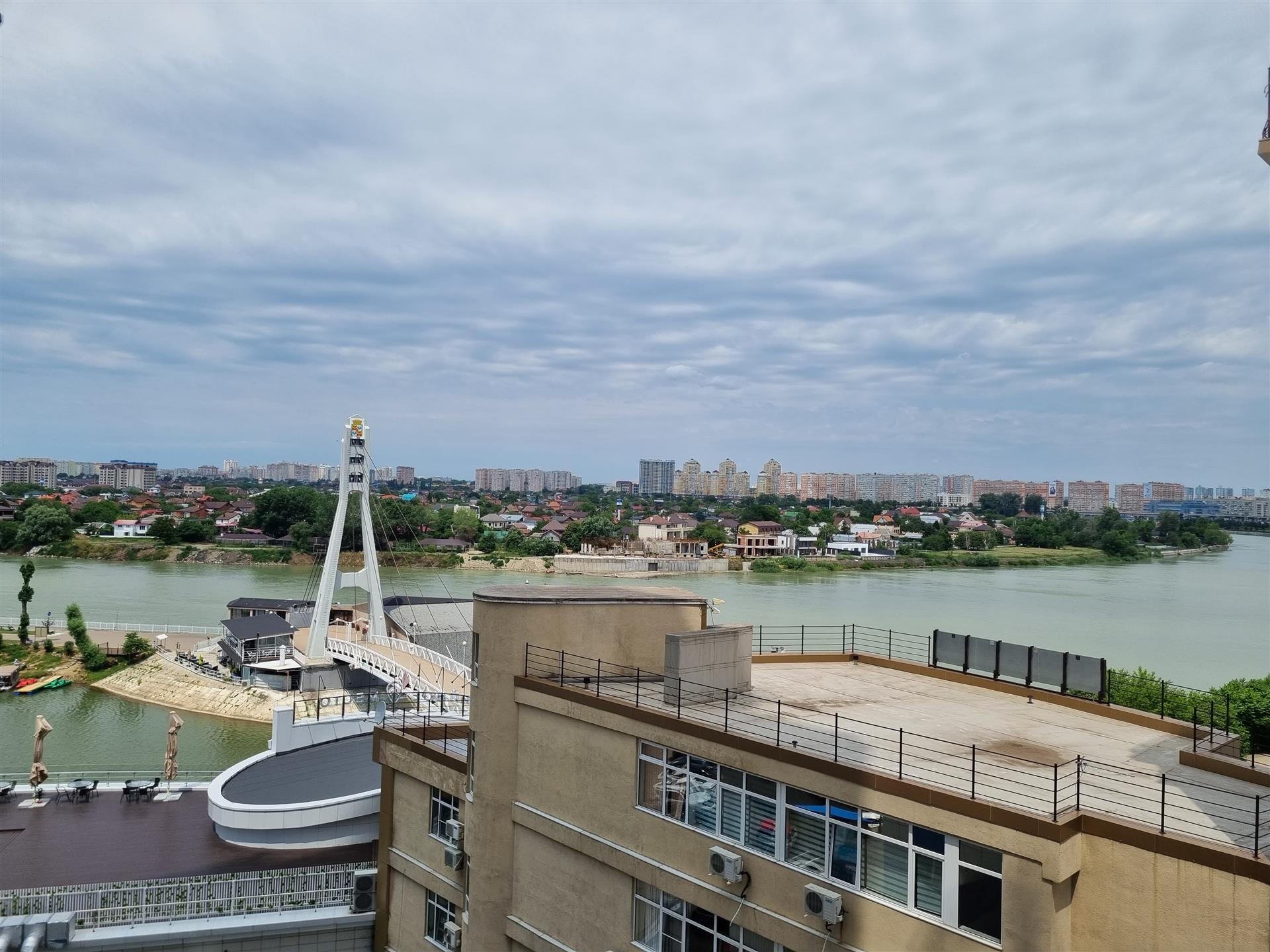 Фото №2: 2-комнатная квартира 96 м² - Краснодар, Центральный внутригородской округ, Западный внутригородской округ, мкр. Центральный, ул. Кубанская набережная, 37/10