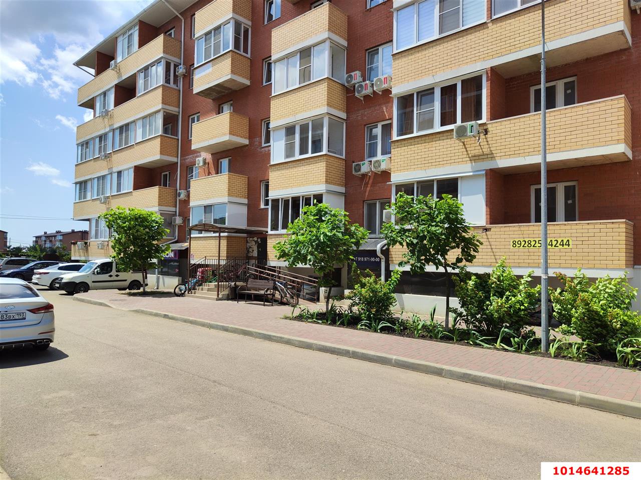 Фото №1: Торговое помещение 57 м² - Российский, Прикубанский внутригородской округ, ул. имени В.М. Комарова, 106Б