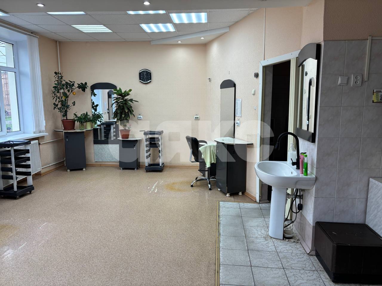 Фото №2: Коммерция 313 м² - Волгоград, Тракторозаводский, ул. Дзержинского, 15