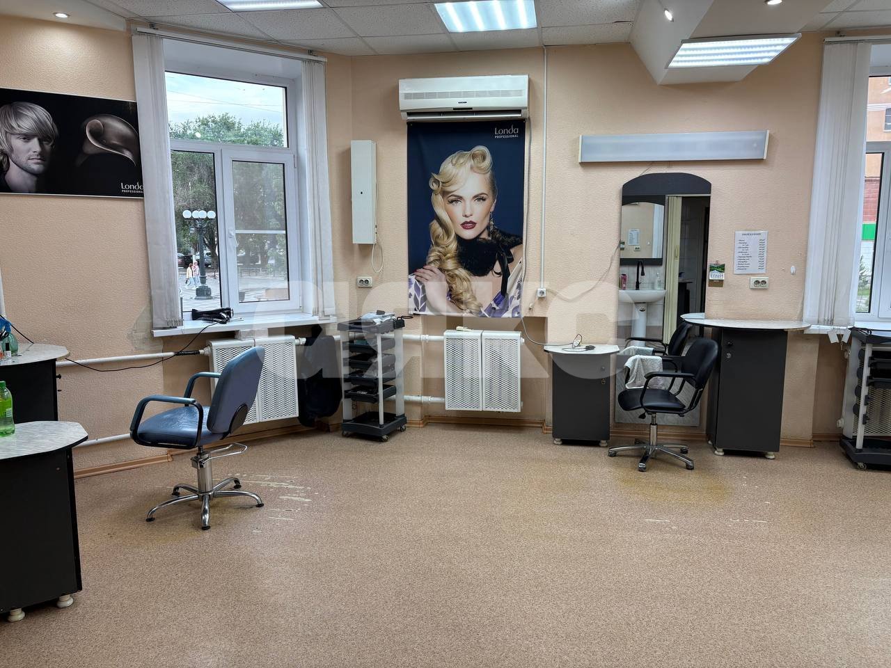 Фото №1: Коммерция 313 м² - Волгоград, Тракторозаводский, ул. Дзержинского, 15