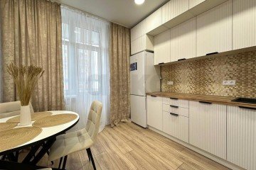 Фото №1: 2-комнатная квартира 55 м² - Краснодар, мкр. Губернский, ул. имени Героя Георгия Бочарникова, 12/1