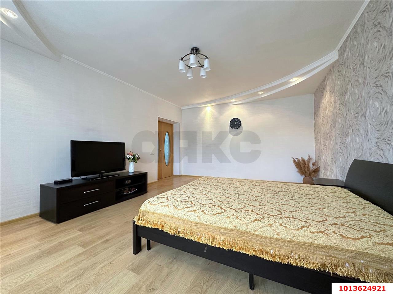 Фото №1: 4-комнатная квартира 136 м² - Джубга, ул. Советская, 39