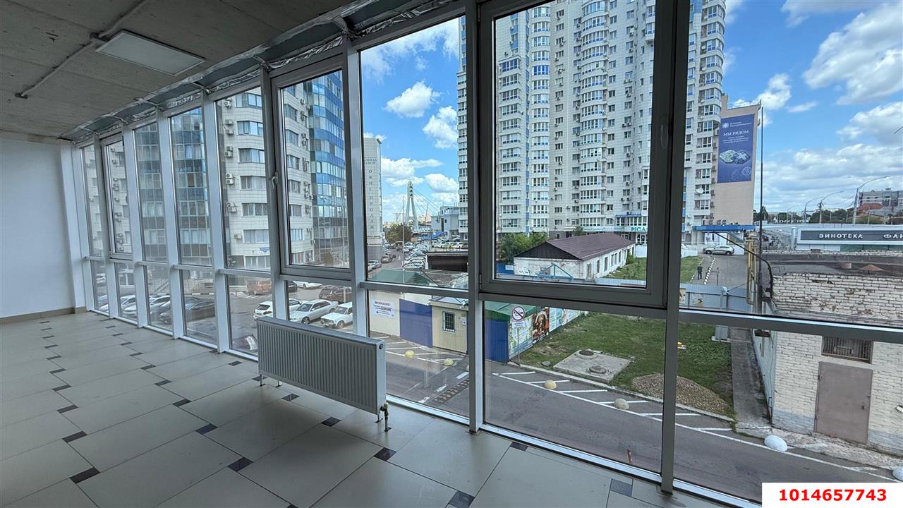 Фото №3: Торговое помещение 204 м² - Краснодар, Центральный, ул. Кубанская Набережная, 33