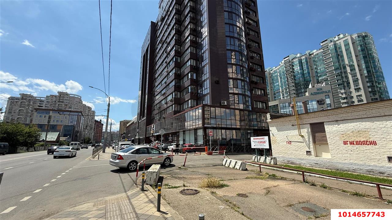 Фото №1: Торговое помещение 204 м² - Краснодар, Центральный, ул. Кубанская Набережная, 33