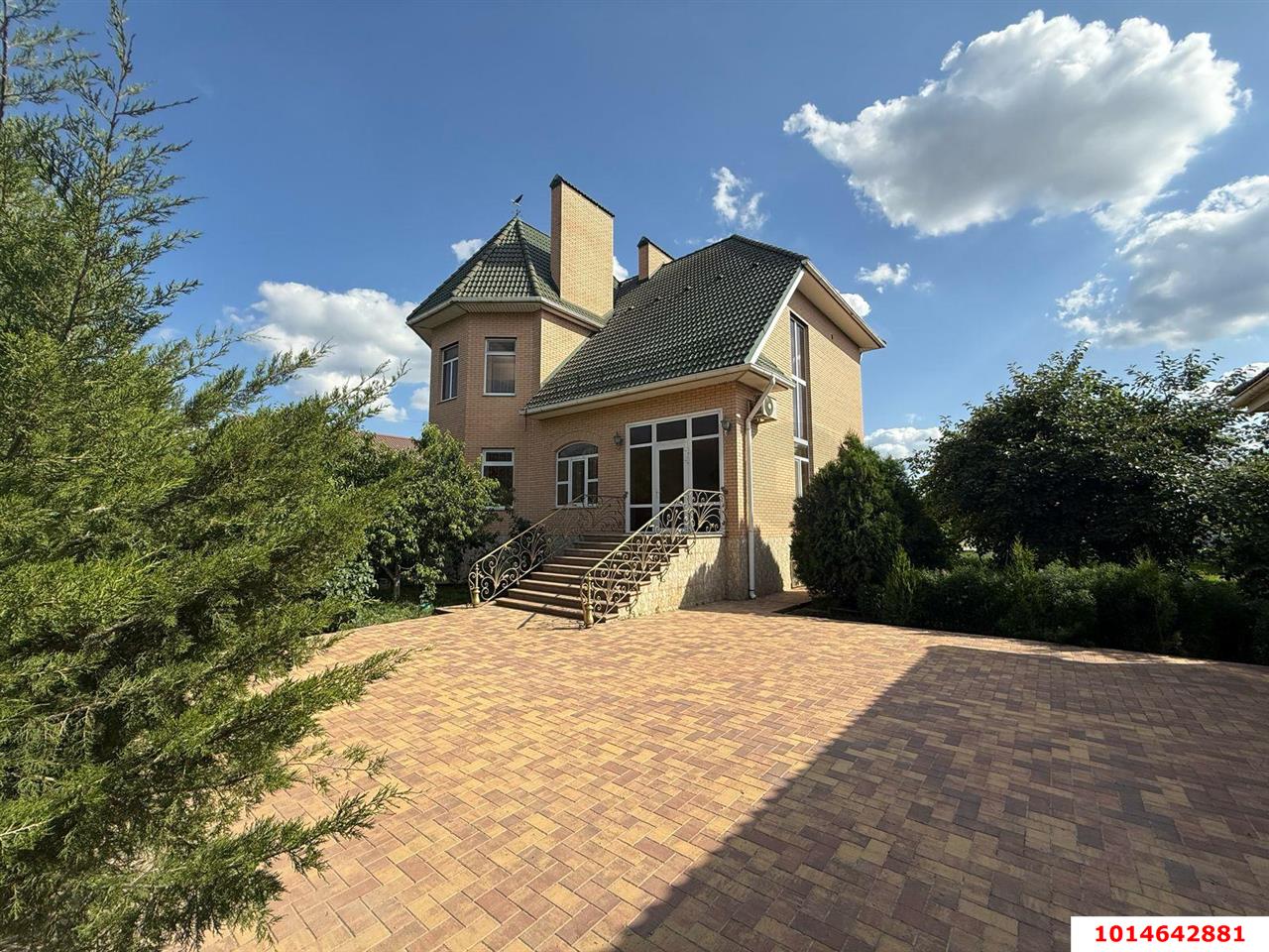 Фото №1: Дом 395 м² + 15.09 сот. - Белозёрный, мкр. Прикубанский внутригородской округ, ул. Ипподромовская, 6