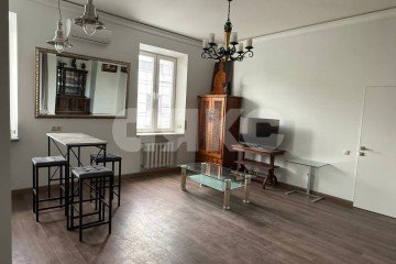 Фото №1: 2-комнатная квартира 60 м² - Москва, мкр. Патриаршие Пруды, ул. Малая Бронная, 31/13