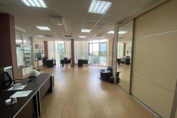 Фото №1: Офисное помещение 104 м² - Краснодар, мкр. Центральный, ул. Кубанская Набережная, 39