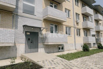 Фото №1: 2-комнатная квартира 78 м² - Кореновск, мкр. 10-й, ул. Таманская, 3к2