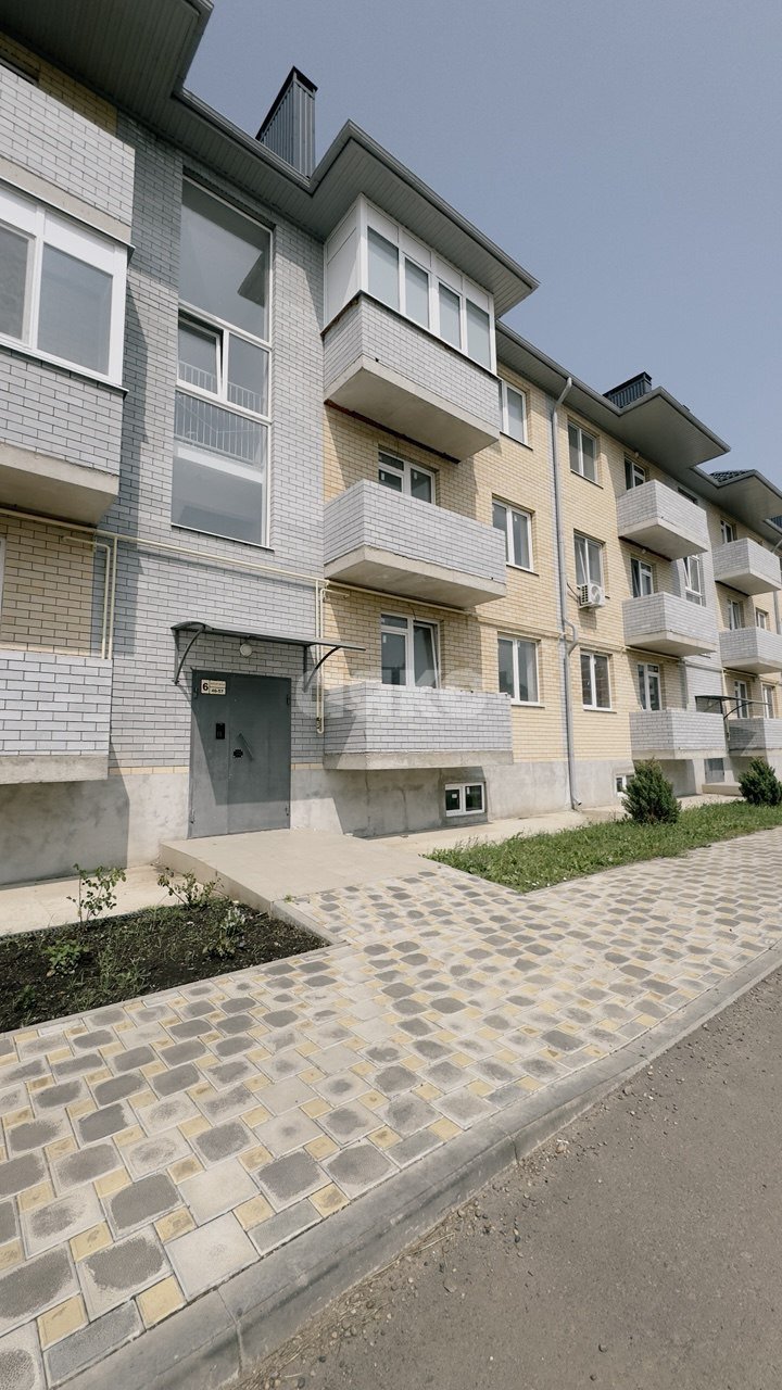 Фото №1: 2-комнатная квартира 78 м² - Кореновск, 10-й, ул. Таманская, 3к2
