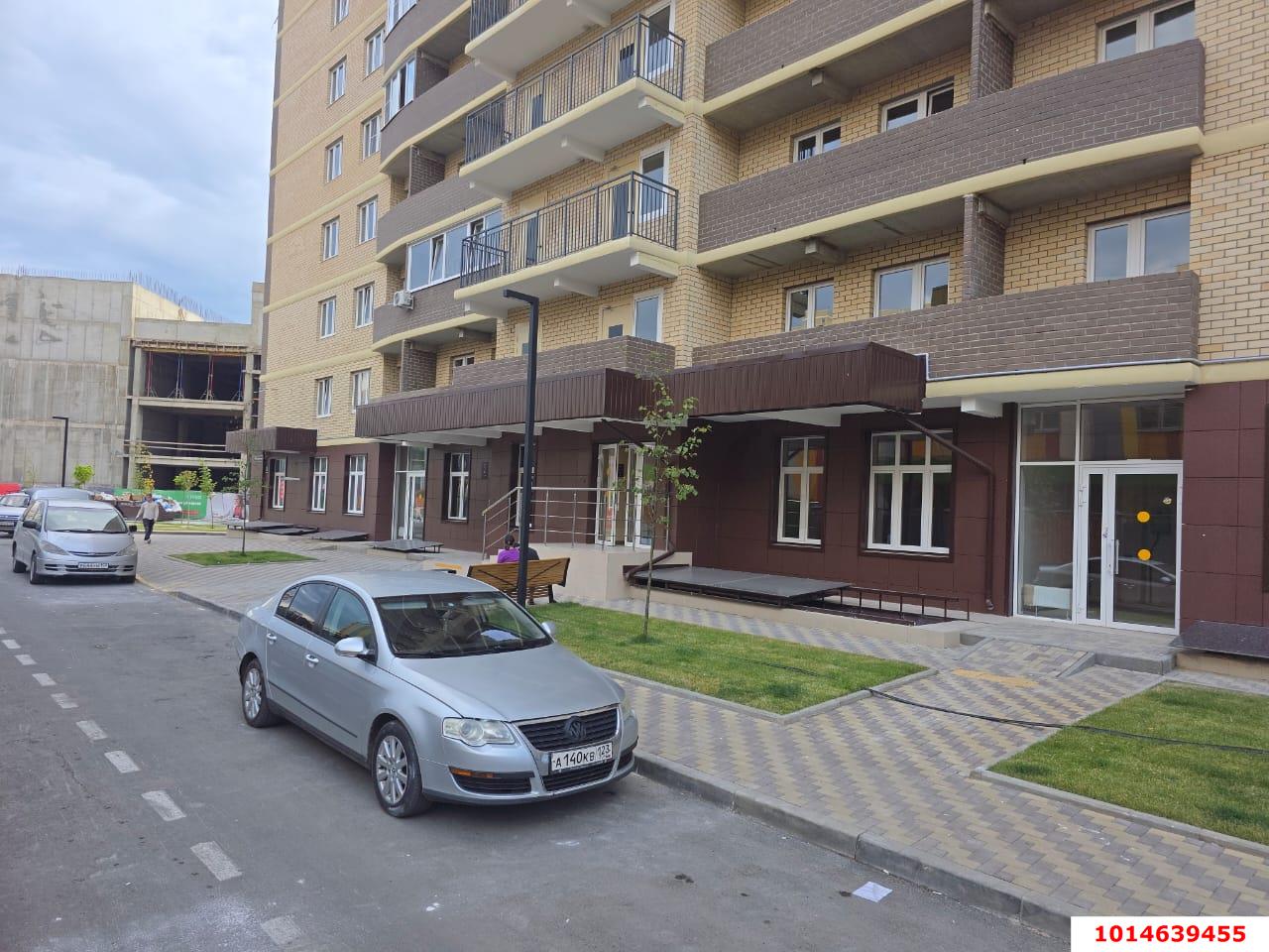 Фото №4: Торговое помещение 51 м² - Краснодар, имени Петра Метальникова, ул. Петра Метальникова, 36