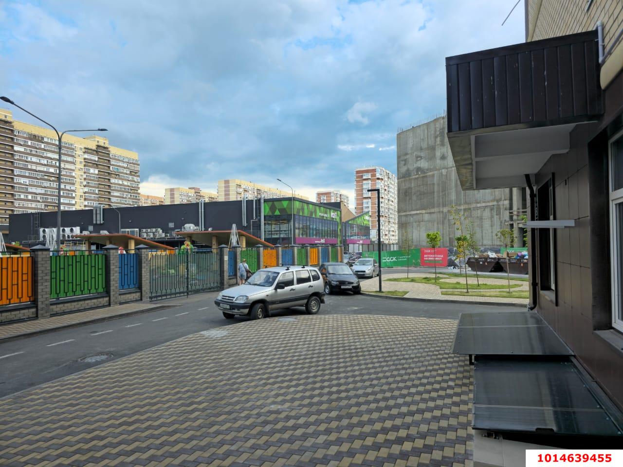 Фото №4: Торговое помещение 51 м² - Краснодар, имени Петра Метальникова, ул. Петра Метальникова, 36