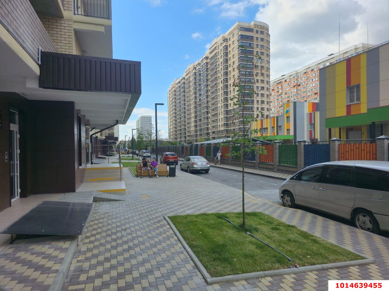 Фото №2: Торговое помещение 51 м² - Краснодар, имени Петра Метальникова, ул. Петра Метальникова, 36