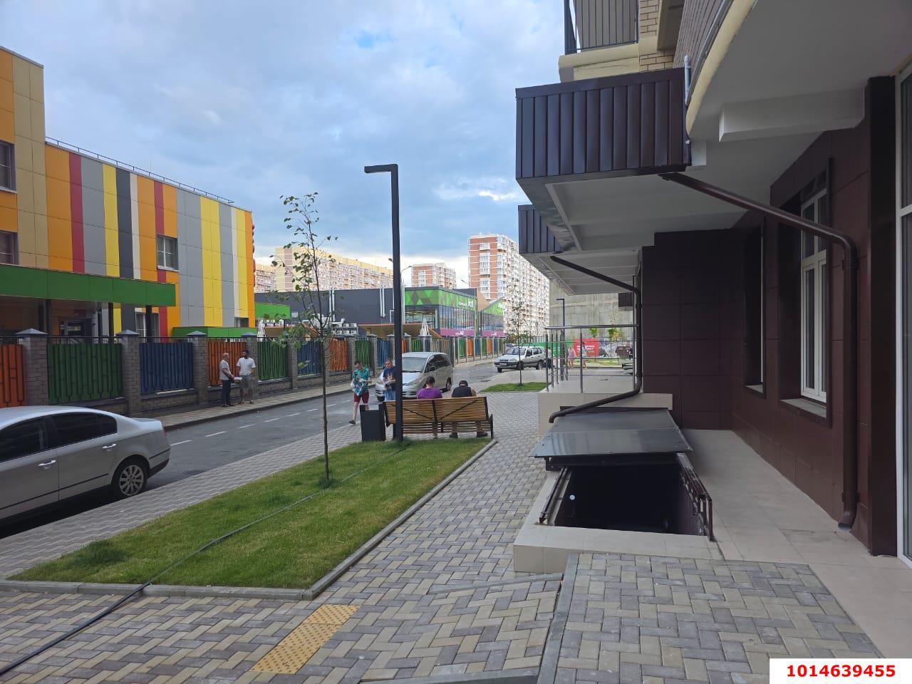 Фото №1: Торговое помещение 51 м² - Краснодар, имени Петра Метальникова, ул. Петра Метальникова, 36