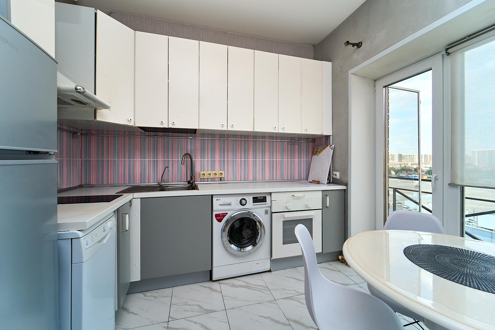 Фото №1: 2-комнатная квартира 40 м² - Краснодар, Прикубанский внутригородской округ, Музыкальный, мкр. Завод Радиоизмерительных Приборов, ул. имени С.В. Рахманинова, 32