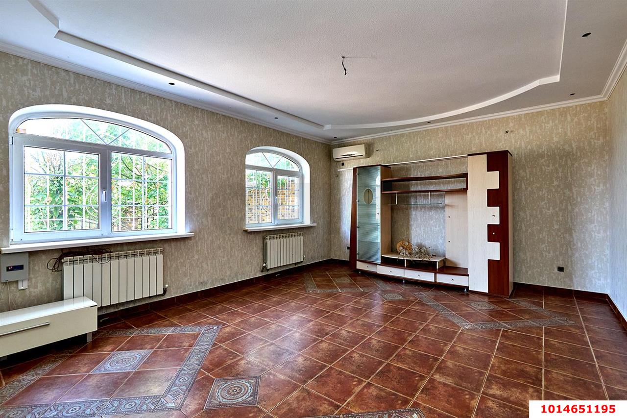 Фото №1: Дом 200 м² + 4.74 сот. - Новотитаровская, ул. Крайняя, 62/2