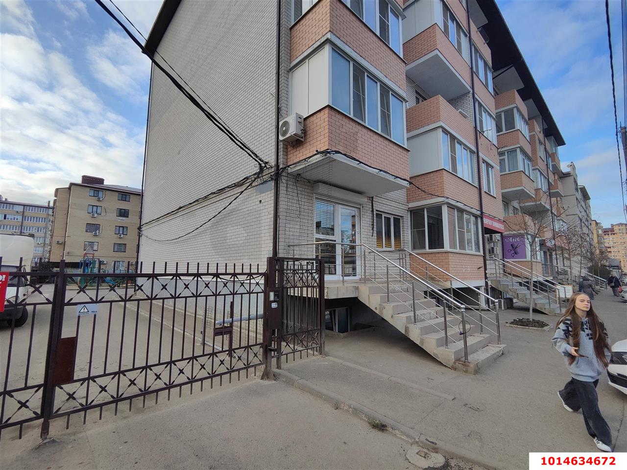Фото №2: Торговое помещение <span class="whitespace-nowrap">85 м²</span>, <span class="whitespace-nowrap">1/5 эт.</span> - Российский, Прикубанский внутригородской округ, мкр. ЖК Елисеевский, ул. Парижская, 5/1