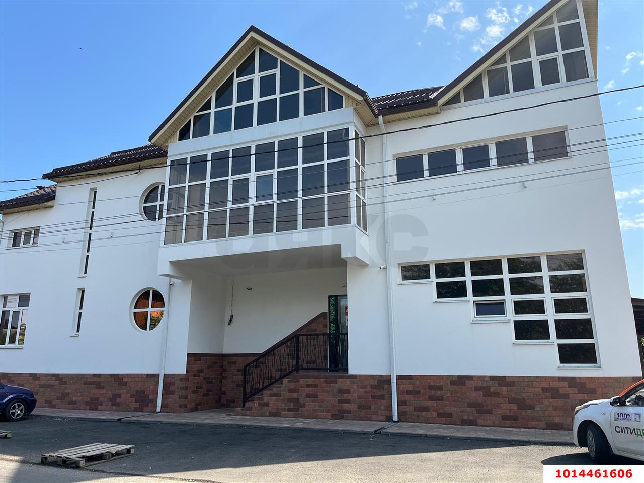 Фото №2: Отдельное здание 700 м² - Краснодар, Пашковский, ул. Фадеева, 313