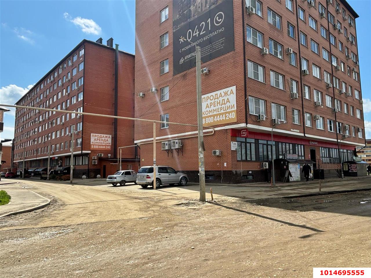 Фото №1: Торговое помещение 305 м² - Новая Адыгея, жилой комплекс Новый, ул. Бжегокайская, 21/1