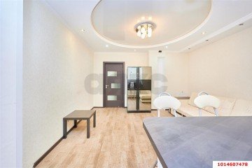 Фото №1: 1-комнатная квартира 55 м² - Краснодар, мкр. Музыкальный, ул. имени Сергея Есенина, 102