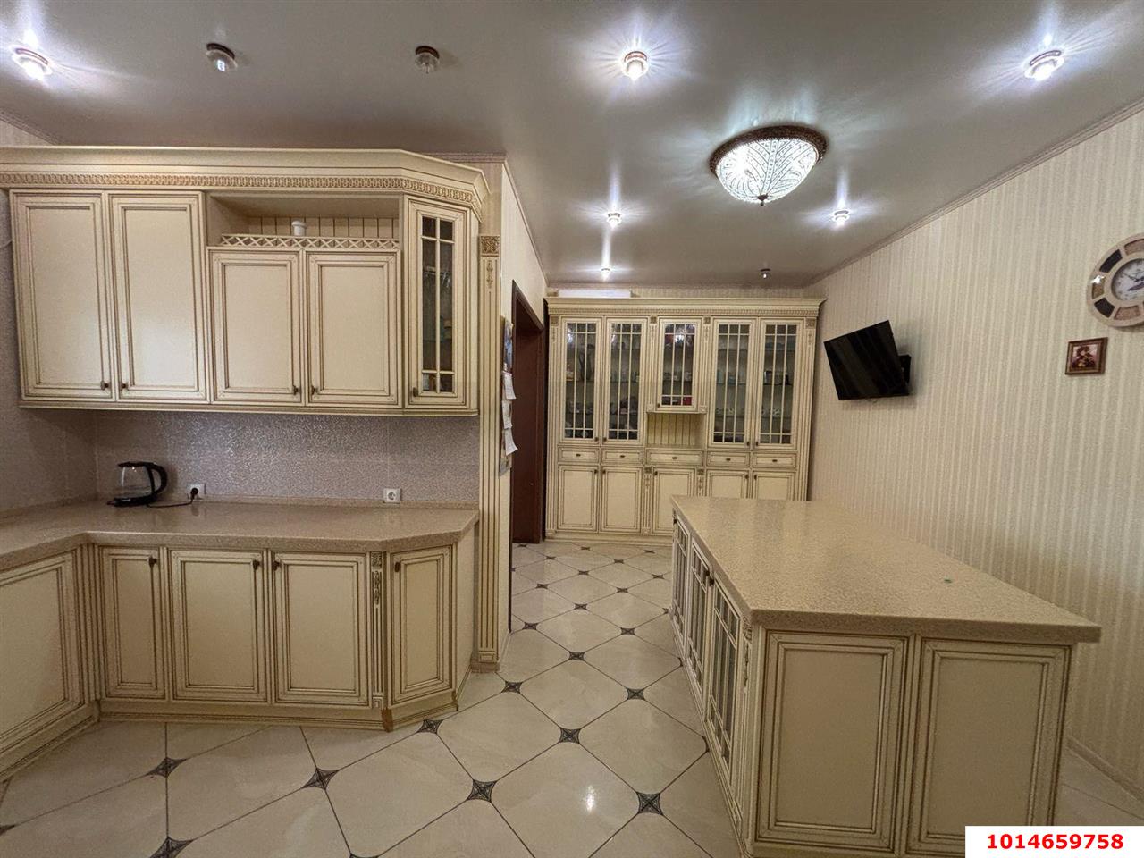 Фото №4: Дом 242 м² + 11.7 сот. - Темрюк, п. Комсомольский, ул. Краснодарская, 107/1