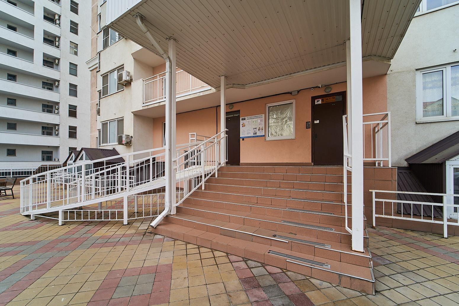 Фото №2: 2-комнатная квартира 76 м² - Краснодар, Центральный внутригородской округ, Западный внутригородской округ, мкр. Центральный, ул. Кубанская набережная, 64