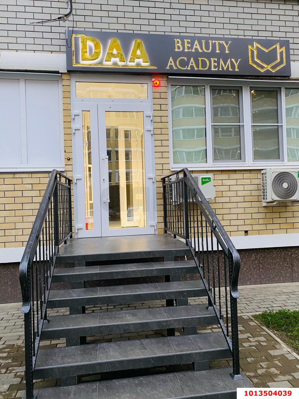 Фото №3: Торговое помещение 63 м² - Краснодар, Светлоград, ул. Красных Партизан, 1/4к3