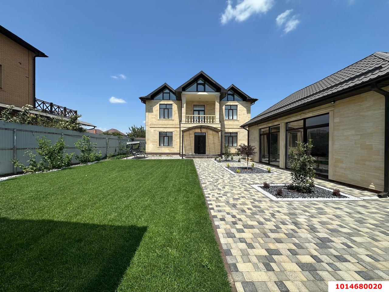 Фото №1: Дом 420 м² + 10 сот. - Краснодар, Прикубанский внутригородской округ, Калинино, мкр. Завод Радиоизмерительных Приборов, ул. Канеловская, 13